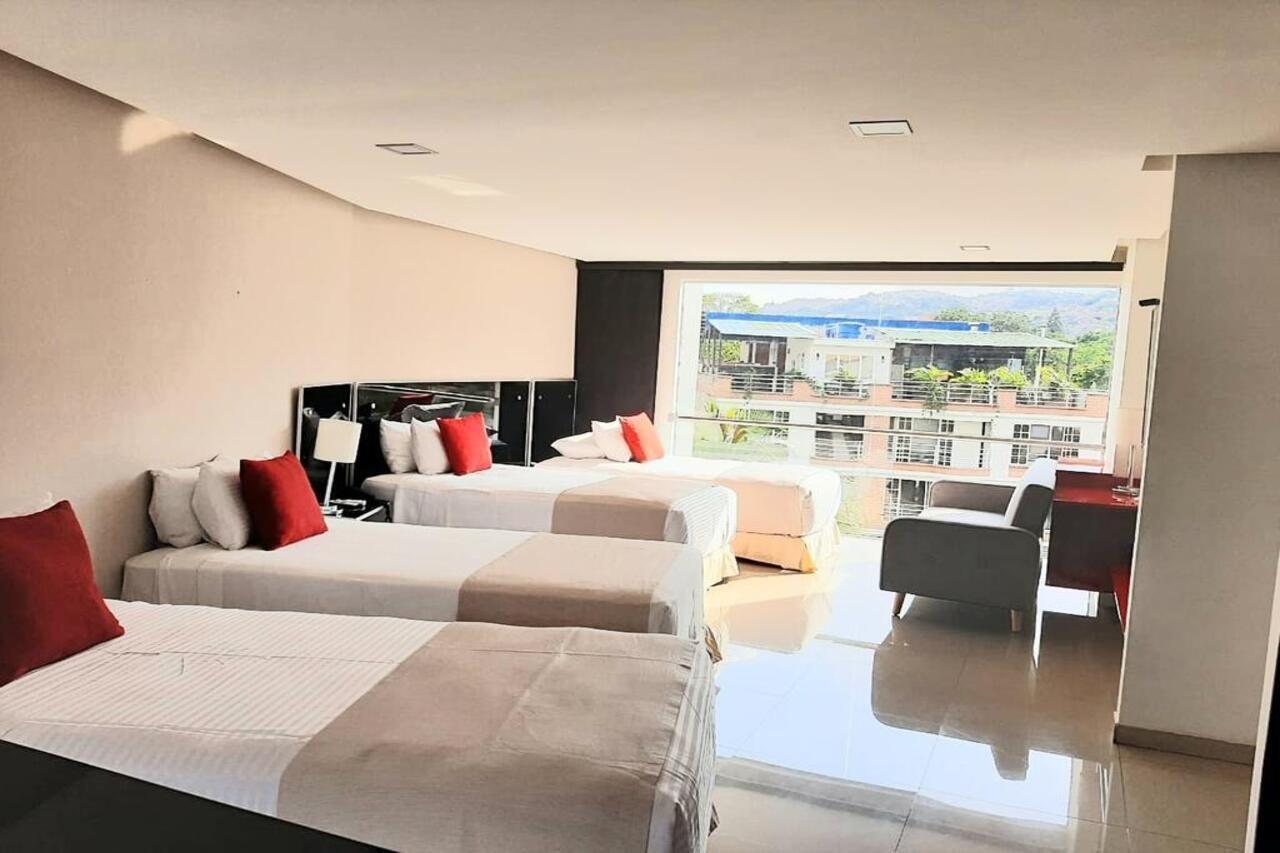 Hotel Blue 66 กาลี ภายนอก รูปภาพ