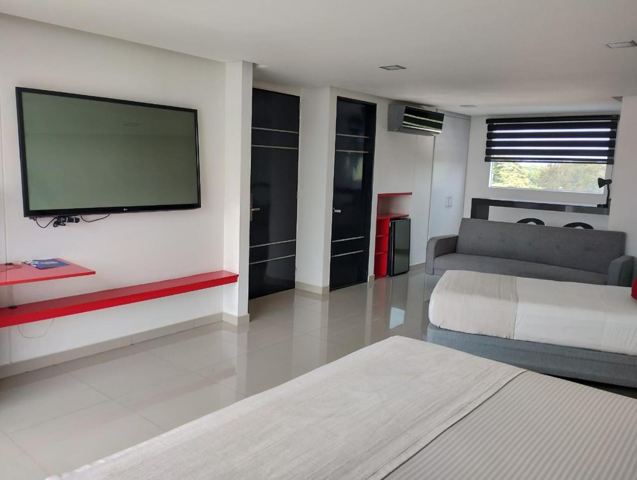 Hotel Blue 66 กาลี ภายนอก รูปภาพ